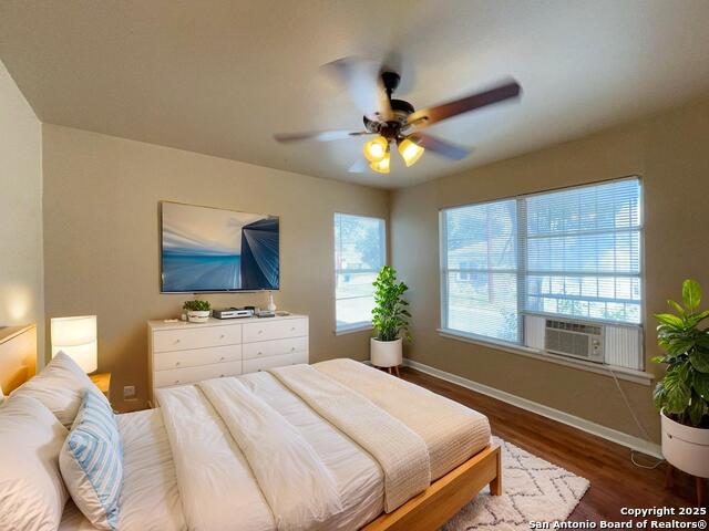 Listing photo id 3 for 2000 Mistletoe Ave W