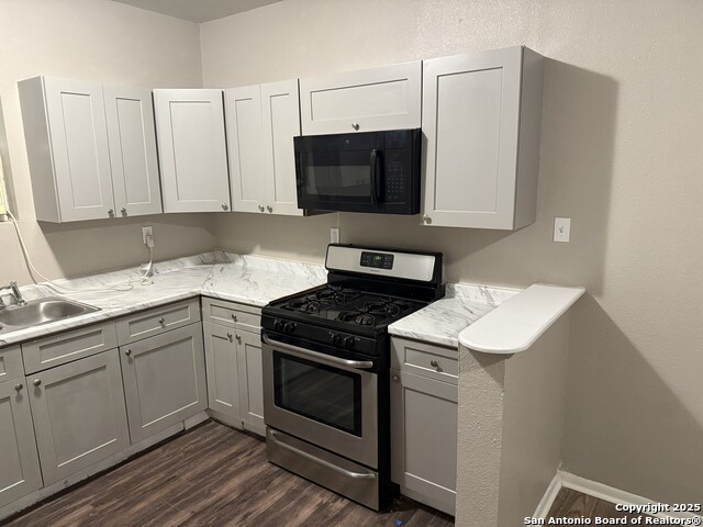 Listing photo id 9 for 378 E Petaluma Blvd