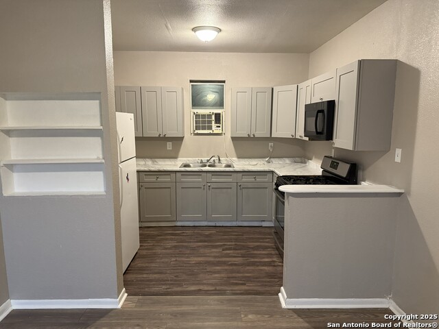 Listing photo id 4 for 378 E Petaluma Blvd