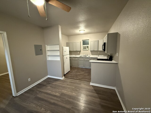 Listing photo id 5 for 378 E Petaluma Blvd