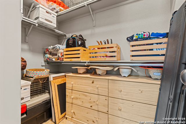 Image 18 of 48 For 276 Oak Vista