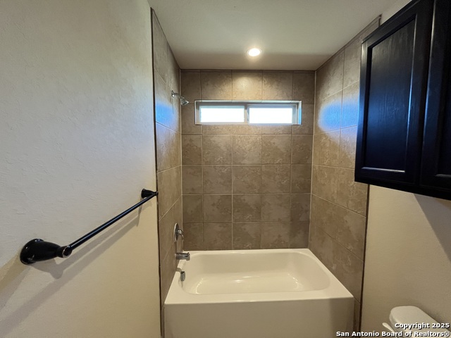 Image 18 of 29 For 6019 Karly Way  101