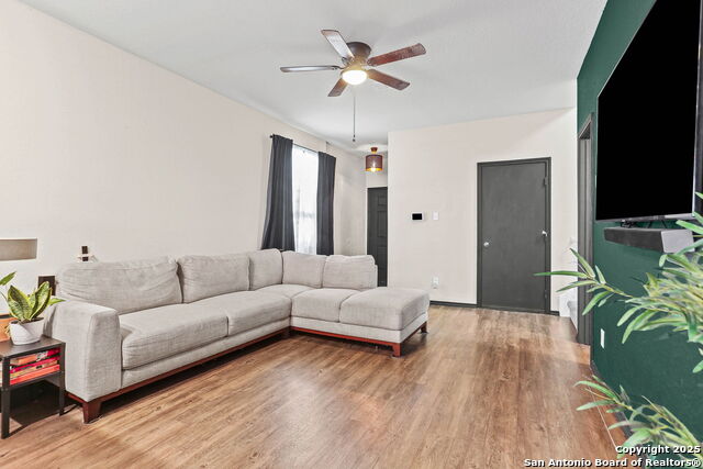 Image 4 of 17 For 10519 Green Rock Dr