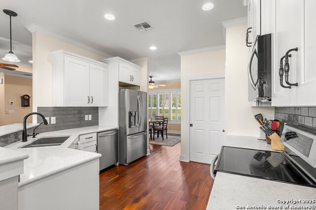 Listing photo id 8 for 2009 Athens Ave.