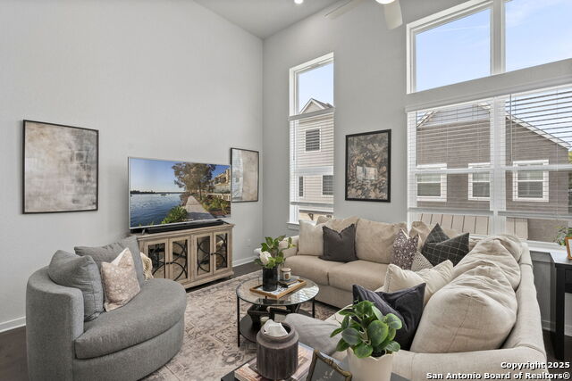 Listing photo id 0 for 5843 Whitby Unit 44