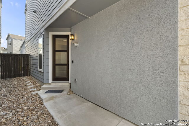 Listing photo id 33 for 5843 Whitby Unit 44
