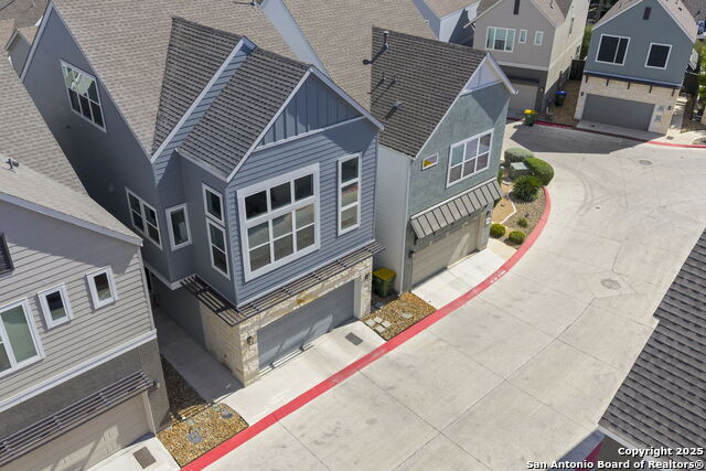 Listing photo id 34 for 5843 Whitby Unit 44