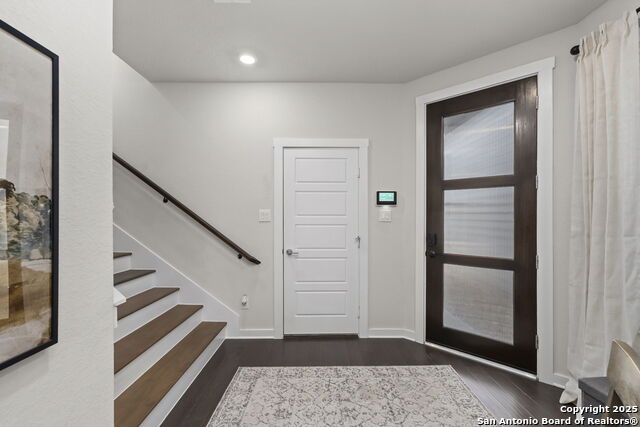 Listing photo id 3 for 5843 Whitby Unit 44