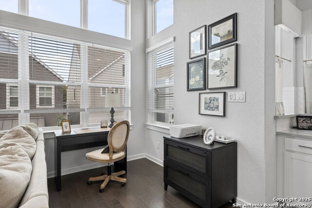Listing photo id 6 for 5843 Whitby Unit 44