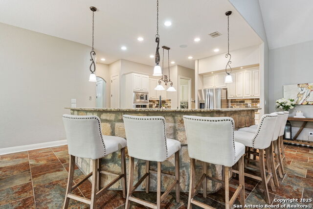 Listing photo id 9 for 27643 Oak Brook Way