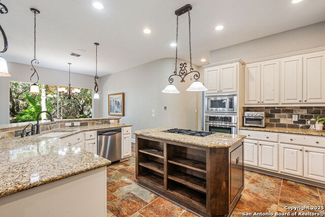 Listing photo id 12 for 27643 Oak Brook Way