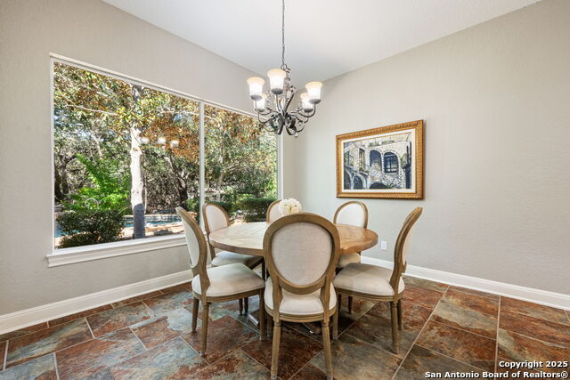 Listing photo id 13 for 27643 Oak Brook Way