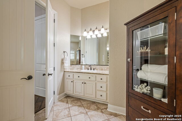 Listing photo id 17 for 27643 Oak Brook Way