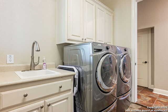 Listing photo id 29 for 27643 Oak Brook Way