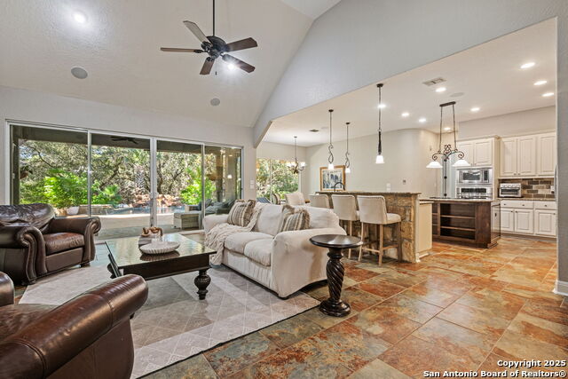 Listing photo id 7 for 27643 Oak Brook Way