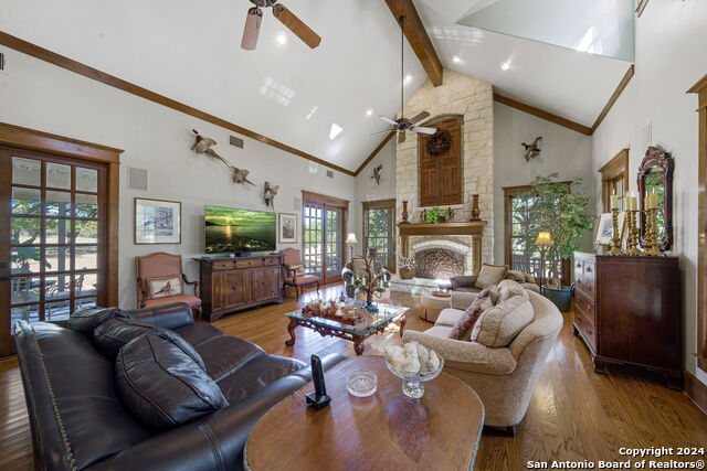 Listing photo id 9 for 1420 Waterstone