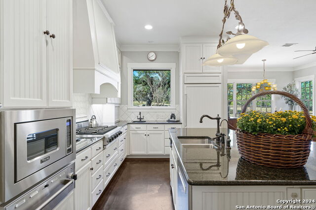 Listing photo id 15 for 1420 Waterstone