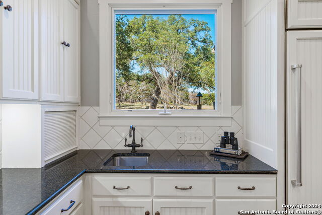 Listing photo id 16 for 1420 Waterstone