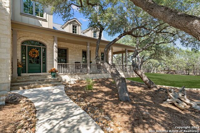 Listing photo id 1 for 1420 Waterstone