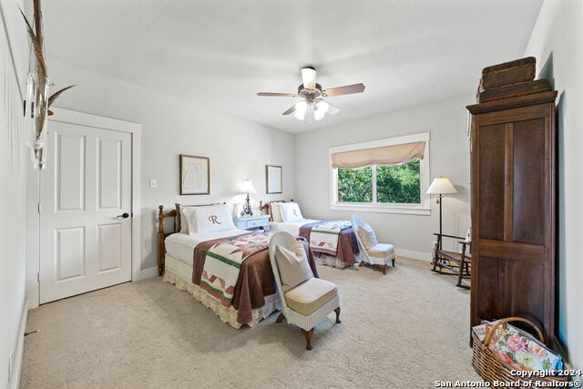 Listing photo id 31 for 1420 Waterstone