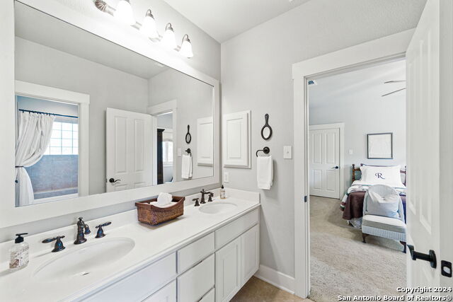 Listing photo id 32 for 1420 Waterstone