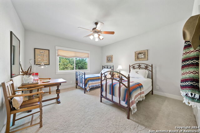 Listing photo id 34 for 1420 Waterstone