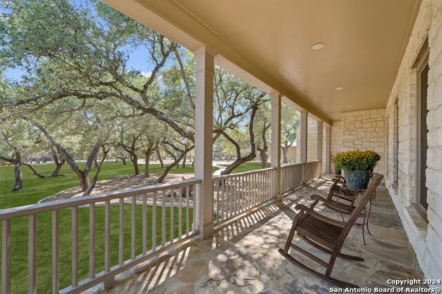 Listing photo id 2 for 1420 Waterstone