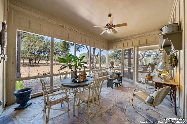 Listing photo id 39 for 1420 Waterstone