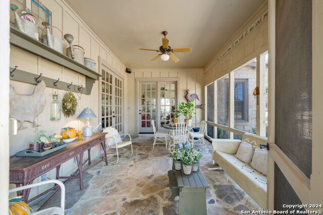 Listing photo id 40 for 1420 Waterstone