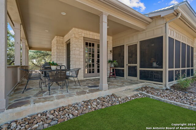 Listing photo id 41 for 1420 Waterstone