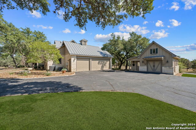 Listing photo id 44 for 1420 Waterstone