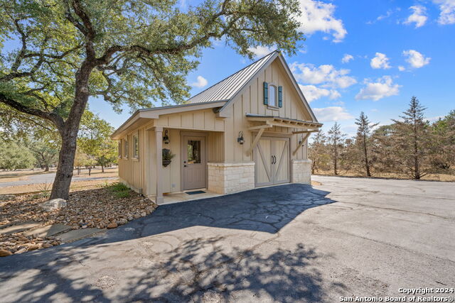 Listing photo id 45 for 1420 Waterstone