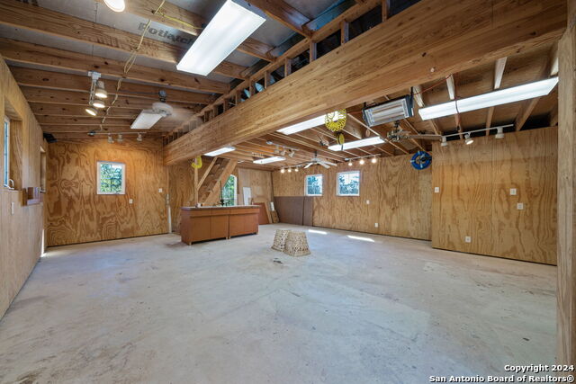 Listing photo id 46 for 1420 Waterstone