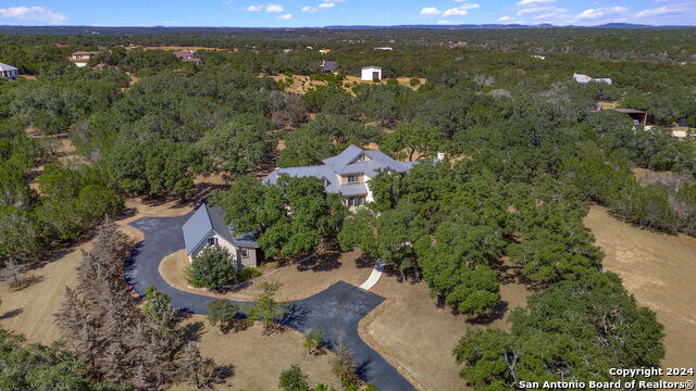 Listing photo id 48 for 1420 Waterstone