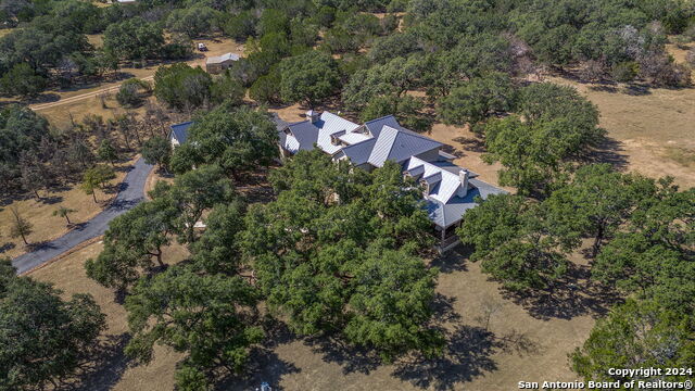 Listing photo id 51 for 1420 Waterstone