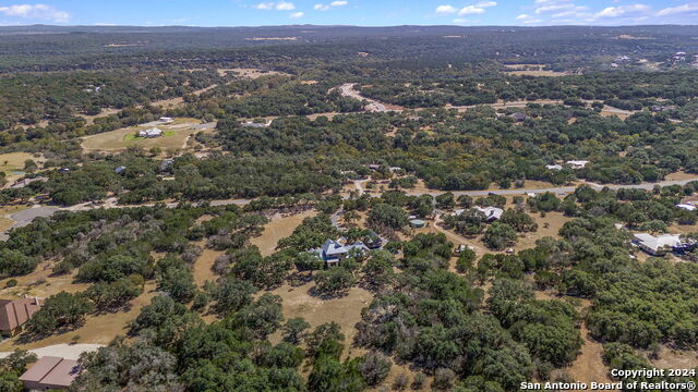 Listing photo id 52 for 1420 Waterstone