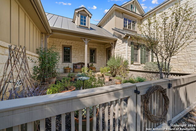 Listing photo id 5 for 1420 Waterstone