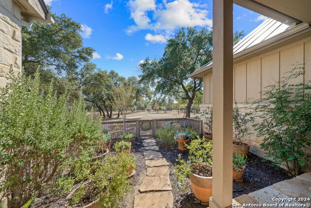 Listing photo id 6 for 1420 Waterstone