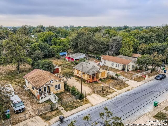 Image 2 of 5 For 416 Hazel