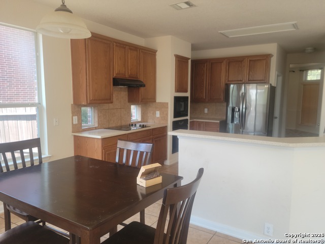 Listing photo id 8 for 718 Desert Blf