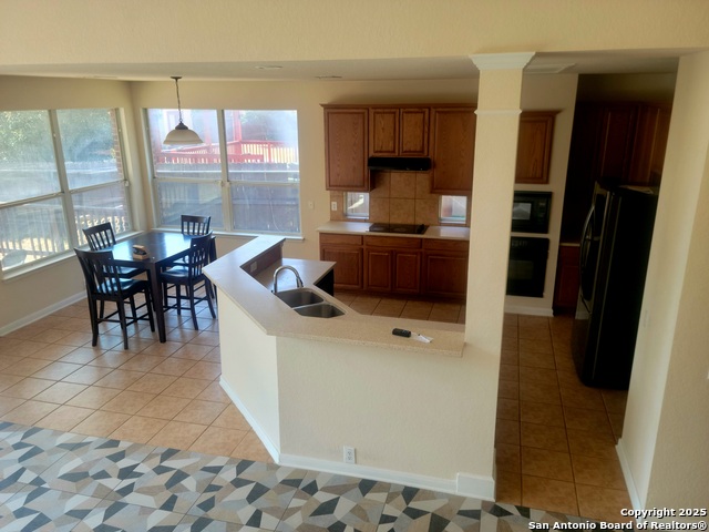 Listing photo id 9 for 718 Desert Blf