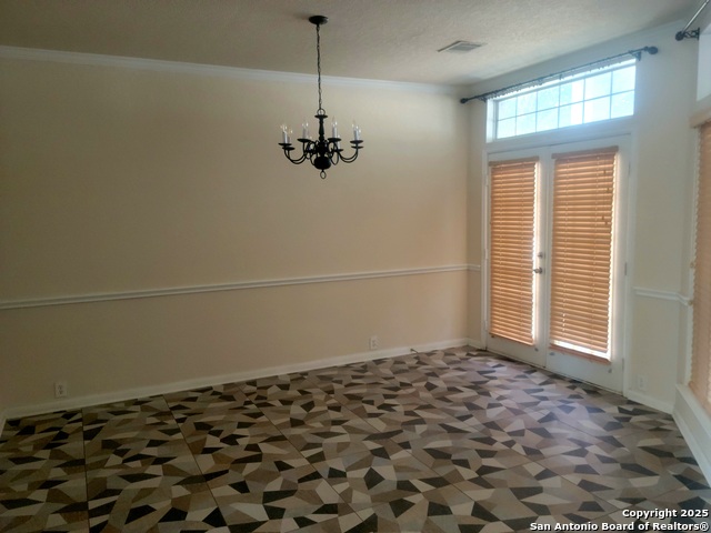 Listing photo id 10 for 718 Desert Blf