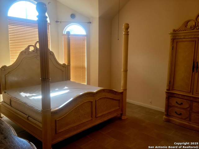 Listing photo id 11 for 718 Desert Blf