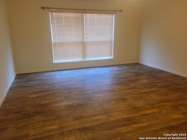 Listing photo id 15 for 718 Desert Blf