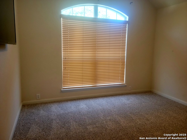 Listing photo id 18 for 718 Desert Blf
