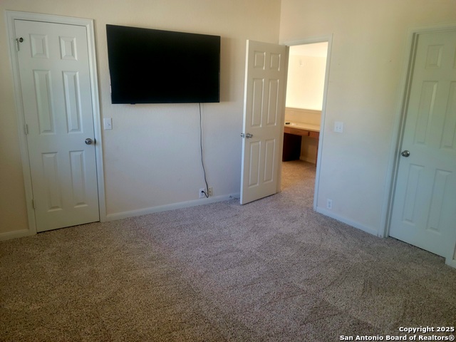 Listing photo id 19 for 718 Desert Blf