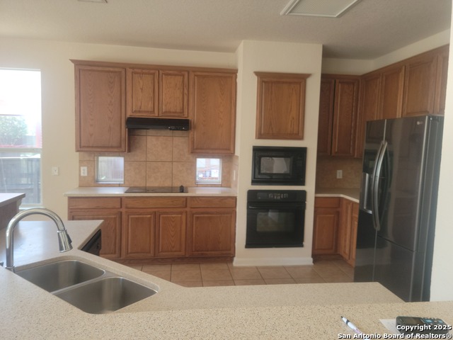 Listing photo id 6 for 718 Desert Blf