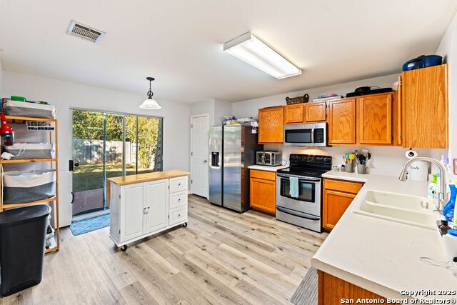 Image 10 of 29 For 10611 Apple Springs