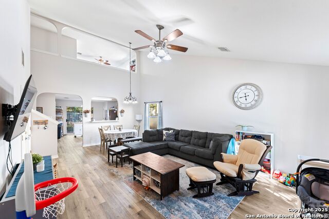 Image 4 of 29 For 10611 Apple Springs