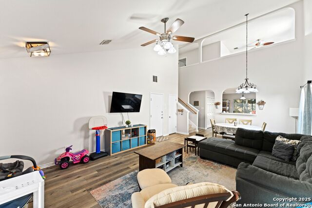 Image 5 of 29 For 10611 Apple Springs